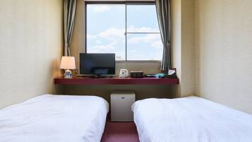 Twin Room, Non Smoking | Bed sheets