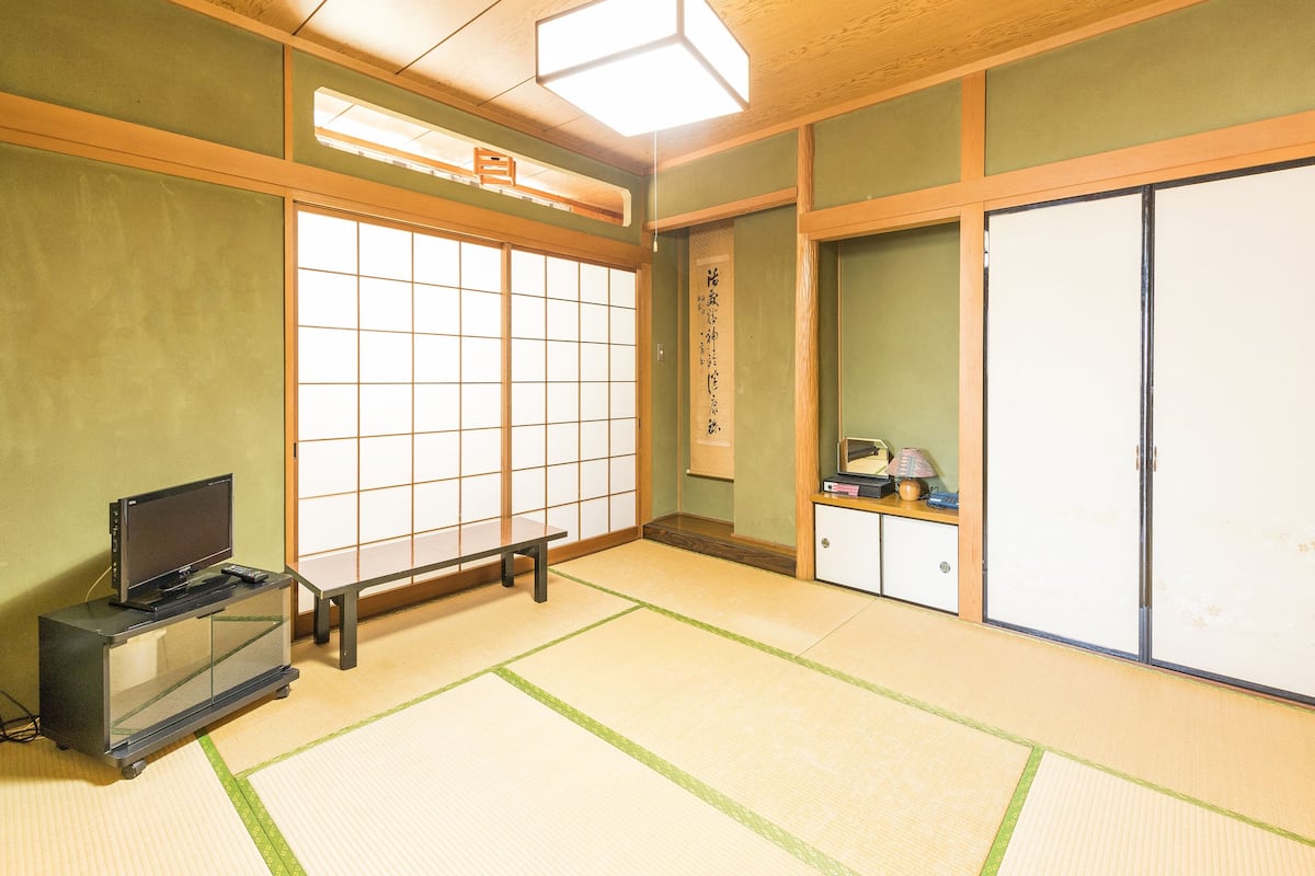 Japanese Style Triple Room with Shared Bathroom, Smoking | Bed sheets
