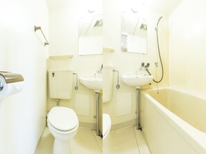 Quarto duplo, para não fumantes | Banheiro | Produtos de toalete grátis, toalhas de banho