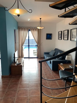 Smart TV, books - Immaculate 3 bedroom Villa with heated pool, aircon and close to Rubicon Marina  (Yaiza)
