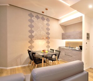 Dining - Burnia Sicily 101. (Palermo)