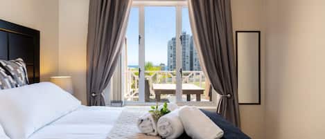 Apartment (2 Bedrooms) | 2 bedrooms, in-room safe, individually decorated, individually furnished