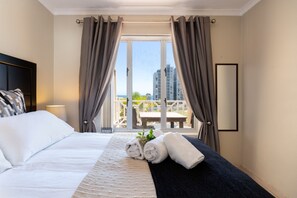 อพาร์ทเมนท์ (2 Bedrooms) | 2 ห้องนอน, ตู้นิรภัยในห้องพัก, ห้องพักตกแต่งอย่างมีเอกลักษณ์