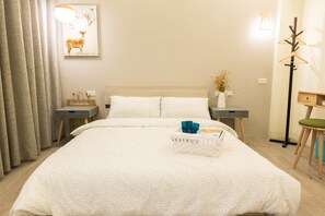 Desk, blackout drapes, free WiFi - Morebetterstay Homestay (Tainan)