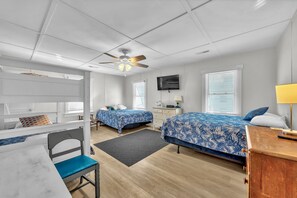 4 bedrooms, iron/ironing board, WiFi, bed sheets