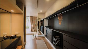 Luxury Villa, 5 Bedrooms, Private Pool, Sea View | Wardrobe
