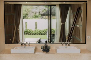 Luxury Villa, 5 Bedrooms, Private Pool, Sea View | Bathroom | Rainfall showerhead, eco-friendly toiletries, hair dryer, slippers - White Monkey Villa - Private Pool & Jacuzzi (Langkawi)