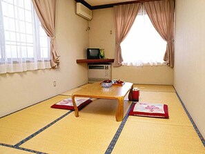 Camera Tradizionale (Japanese Style, For 3 Guests)