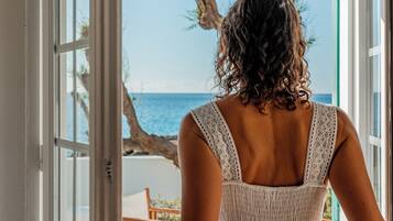 Superior dubbelrum eller tvÄbÀddsrum - havsutsikt | Allergitestade sÀngklÀder, minibar och vÀrdeförvaringsskÄp pÄ rummet