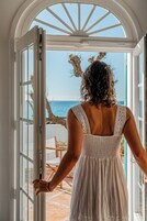 Habitación superior con 1 cama doble o 2 individuales, vistas al mar | Ropa de cama hipoalergénica, minibar, caja fuerte