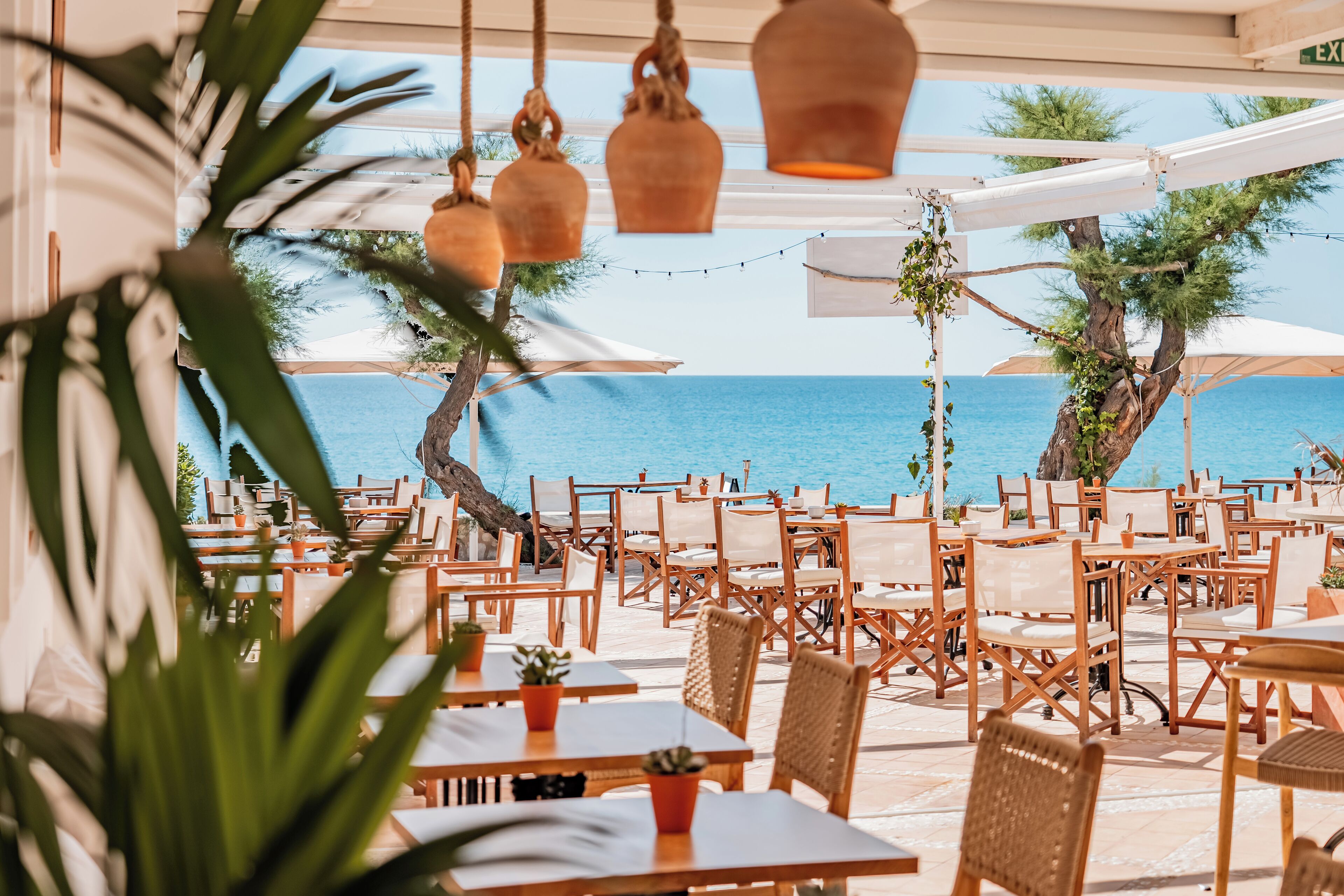 Breakfast, lunch, dinner served; ocean views