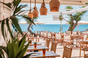 Se sirven desayunos, almuerzos y cenas (con vistas al mar) 