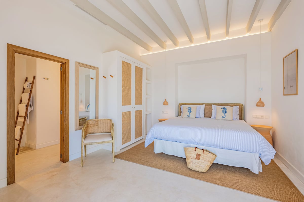 Superior Double or Twin Room, Sea View | Hypo-allergenic bedding, in-room safe, individually decorated