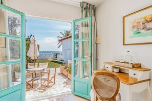 Comfort-Doppelzimmer, Meerblick | Terrasse/Patio