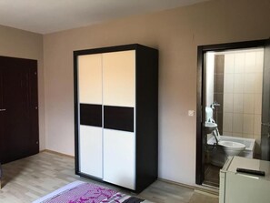 5 bedrooms, iron/ironing board, free WiFi - Struga - Rooms/Dhoma/Sobi (Struga)