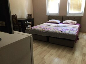 5 室のベッドルーム、アイロン / アイロン台、WiFi (無料)