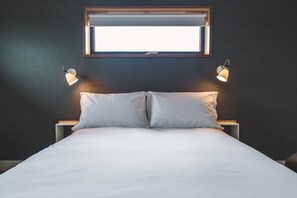 3 bedrooms, Egyptian cotton sheets, iron/ironing board, WiFi