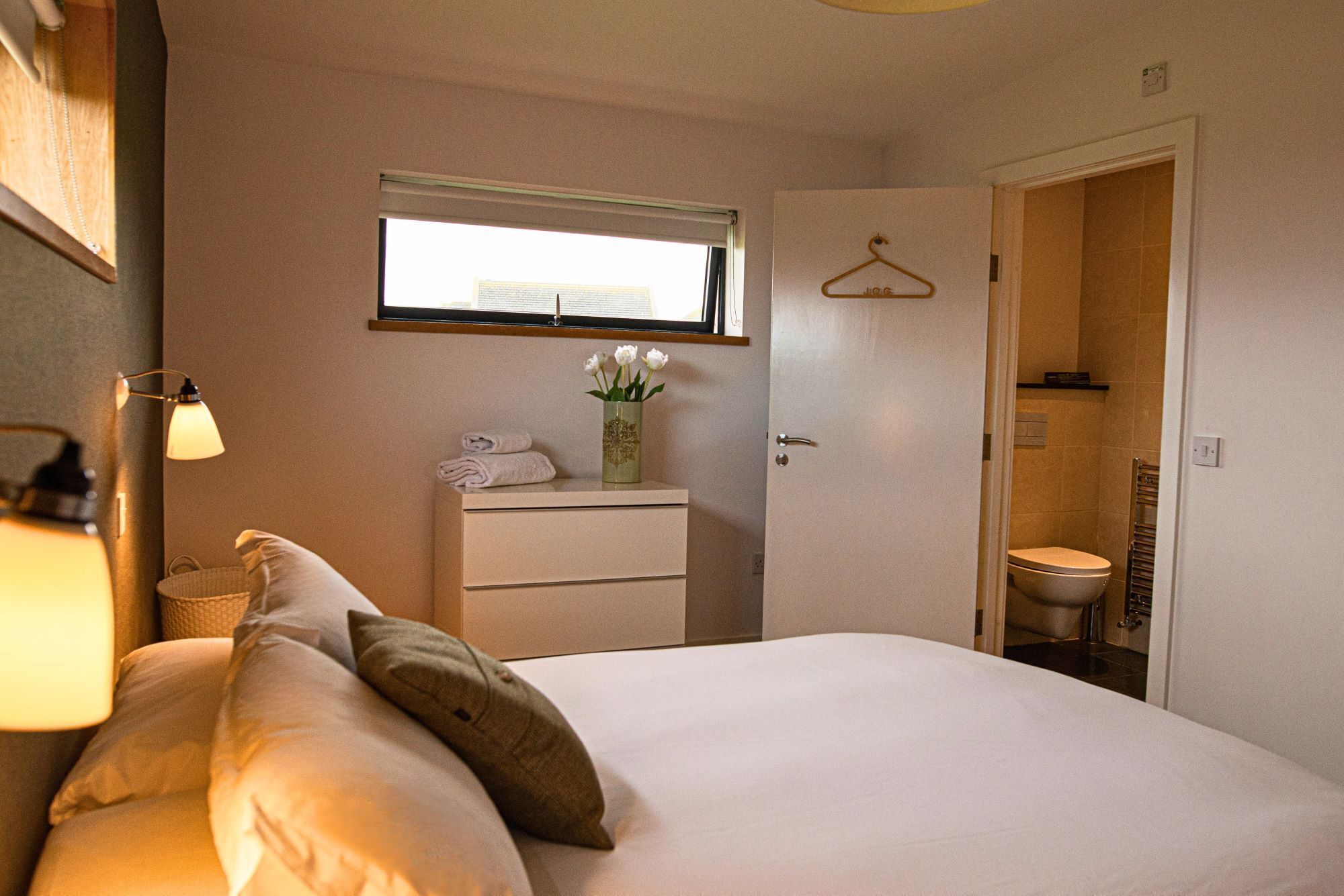 3 bedrooms, Egyptian cotton sheets, iron/ironing board, WiFi