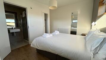 3 bedrooms, iron/ironing board, WiFi, wheelchair access