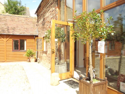 West Barn Cottage - sleeps 3 guests  in 2 bedrooms