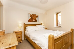 2 bedrooms, iron/ironing board, travel cot, free WiFi