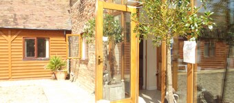 Farm End Cottage - sleeps 2 guests in 1 bedroom