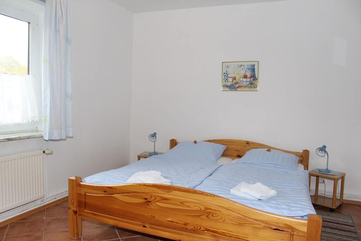 Habitación doble | Tabla de planchar con plancha, cunas, camas extra y wifi gratis