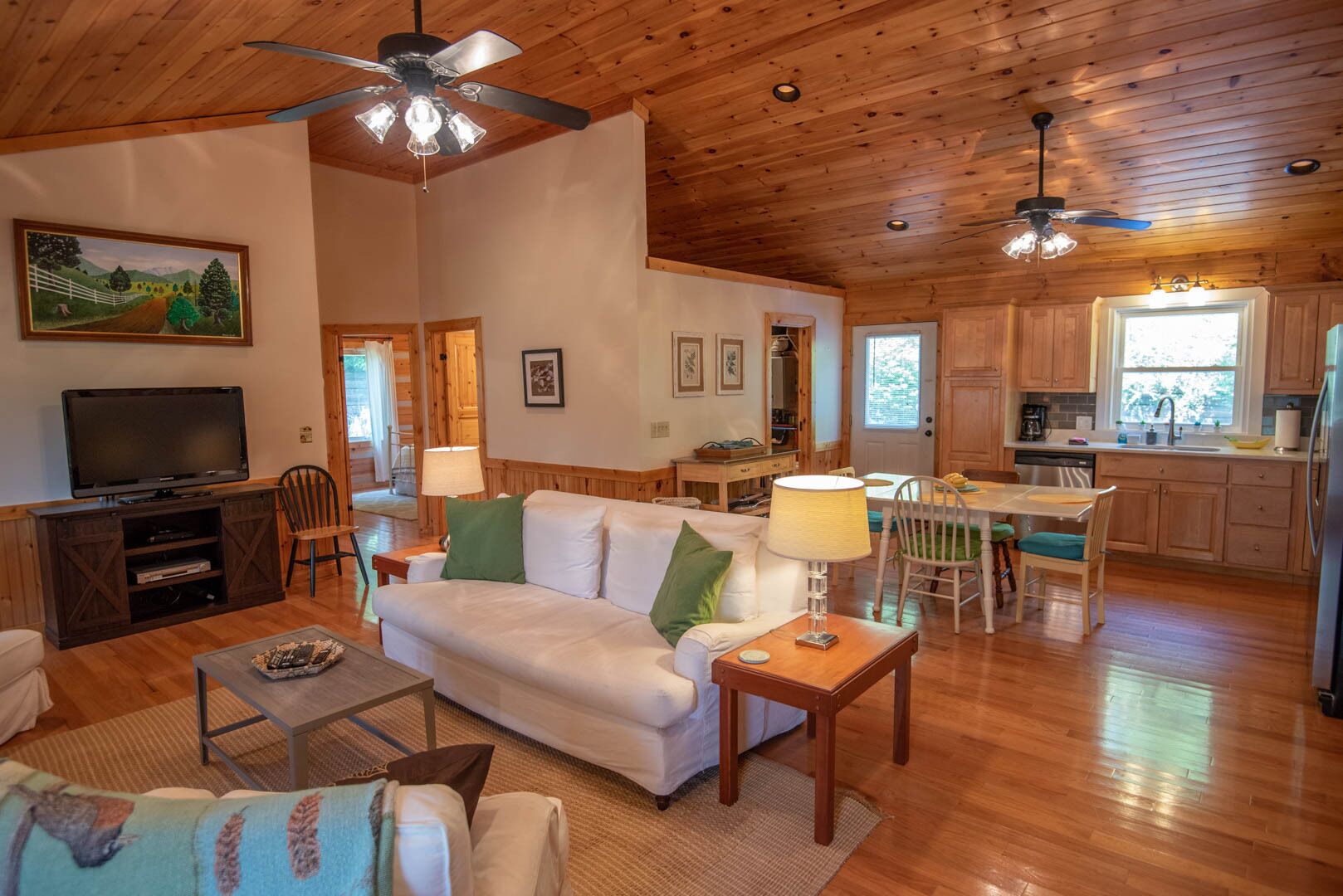 Log Cabin - Between Boone & WJ - Hot Tub - Private - Gas Fireplace - One Level