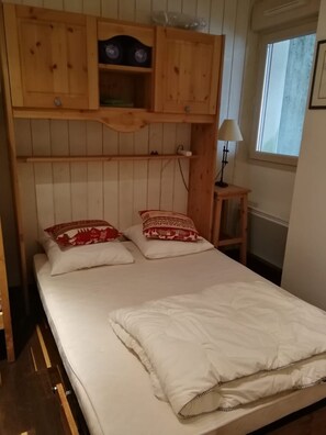 3 chambres, fer et planche à repasser, accès au Wi-Fi (inclus)