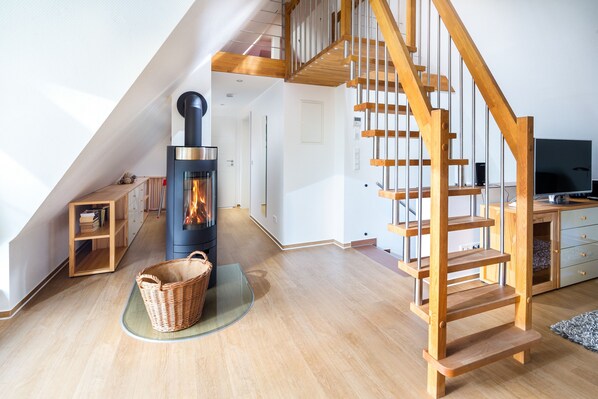 Apartment, Sea View (Oberdeck, incl. EUR85 Cleaning Fee) | Living area | Flat-screen TV - Winkelschiffchen I (Juist)