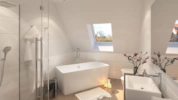 Apartment, 3 Bedrooms (Seemannsgarn,incl.EUR125 Cleaning Fee) | Bathroom | Hair dryer, towels, toilet paper