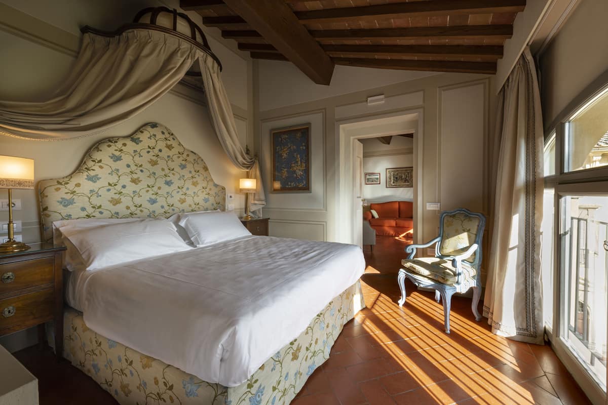 1 bedroom, premium bedding, down comforters, minibar