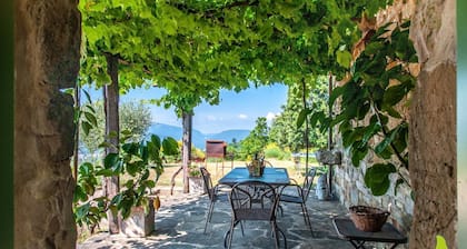 Comfortable Villa con Piscina - La Torre for up to 6 guests