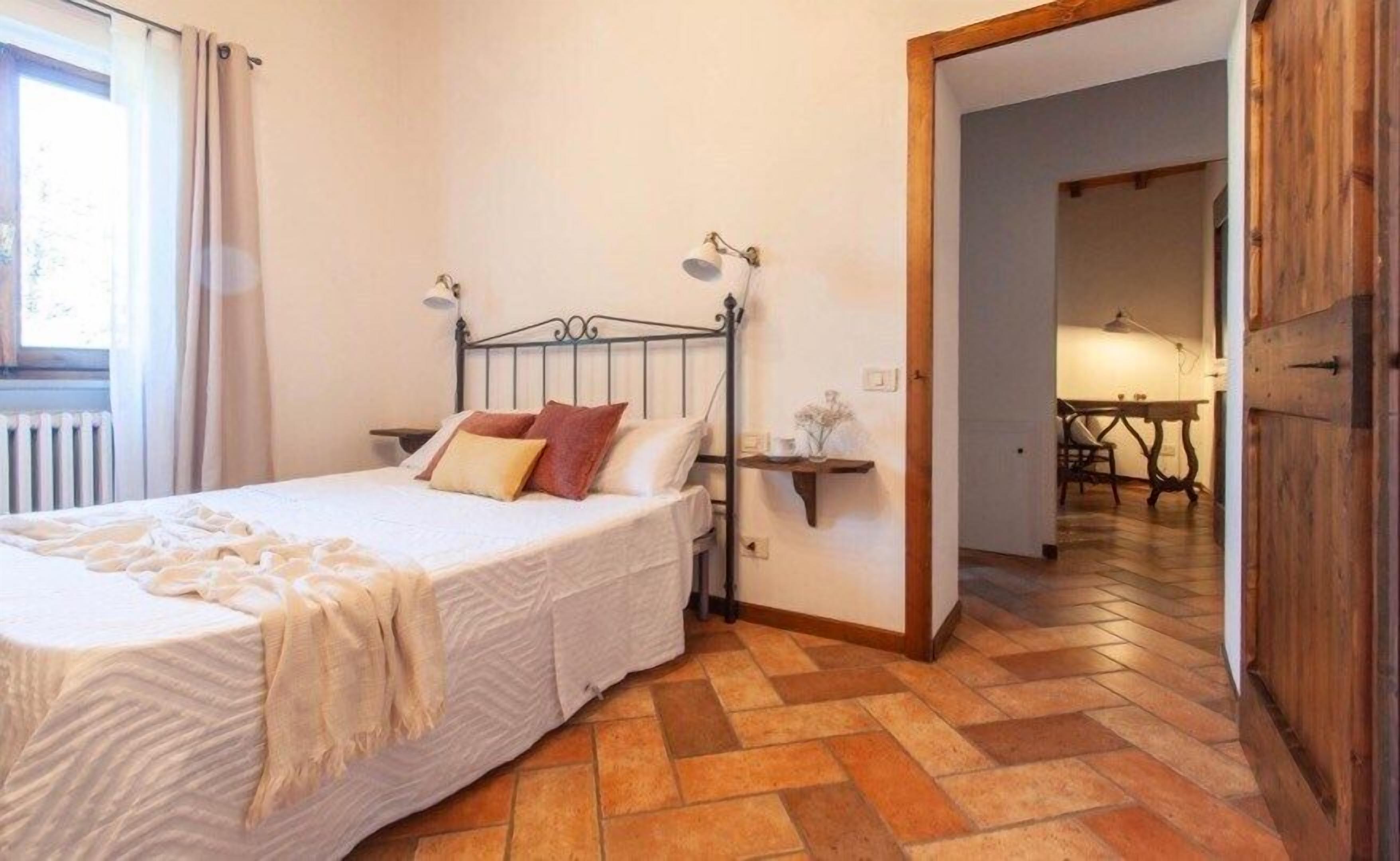 6 quartos, ferros/tábuas de passar roupa, berço de viagem, Wi-Fi