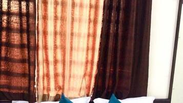 Suite estudio superior | Escritorio, espacio para trabajar con laptop y wifi gratis