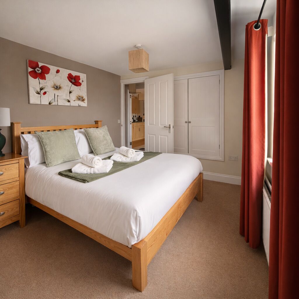 Suite júnior | Decoració individual, mobiliari individual i planxa i posts de planxar 