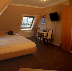Standard Triple Room - Achilleon III (Geesthacht)