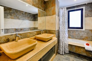 Apartment, 1 Bedroom, Pool Access | Bathroom | Shower, hair dryer, bidet, towels - Falesia Beach B (Albufeira)