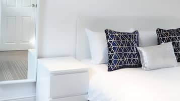 Comfort Triple Room | Hypo-allergenic bedding, desk, laptop workspace, blackout drapes