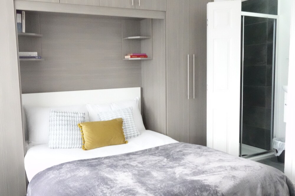 Grand Airport Ensuites