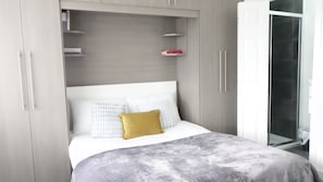 Comfort-Doppelzimmer | Allergikerbettwaren, Schreibtisch, laptopgeeigneter Arbeitsplatz