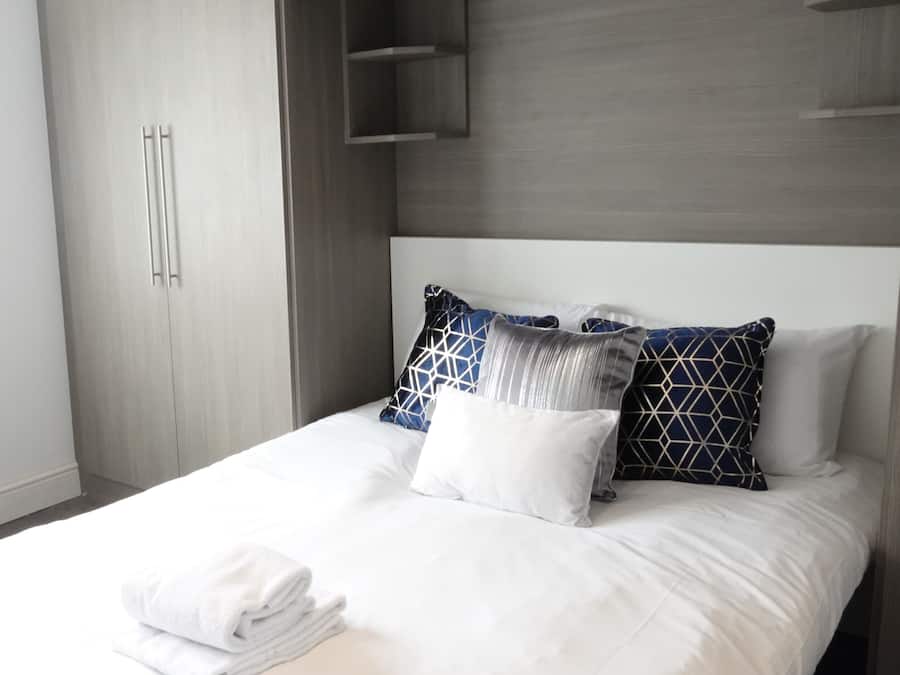 Ropa de cama hipoalergénica y escritorio