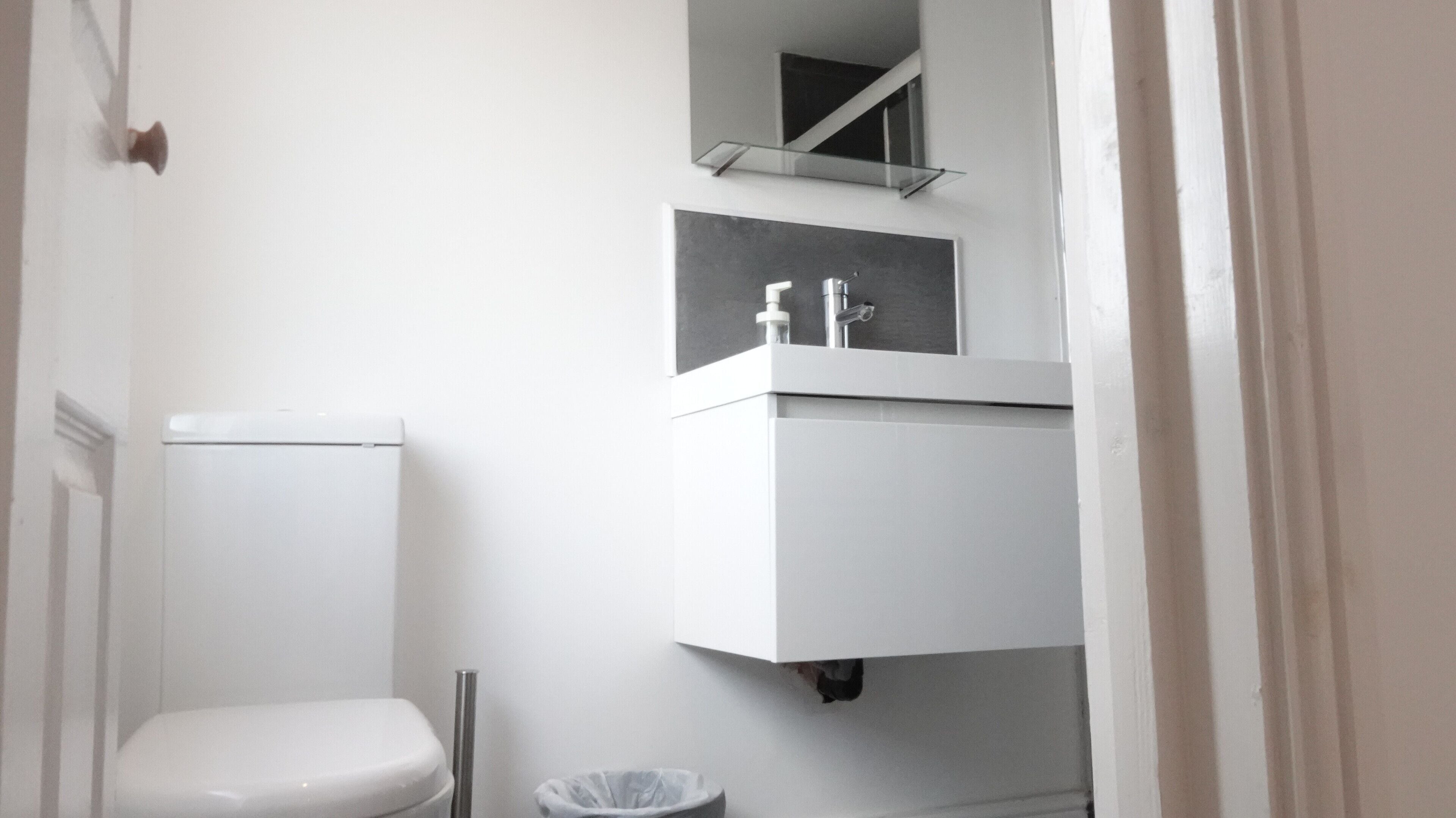 Kamar Triple Comfort | Kamar mandi | Shower, perlengkapan mandi gratis, pengering rambut, dan handuk