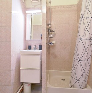 Hair dryer, towels - Quiet Studio In The Center Of Lyon (Lyon)