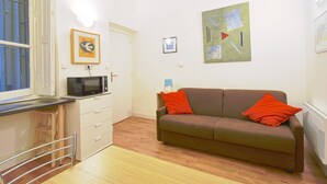 Living area - Quiet Studio In The Center Of Lyon (Lyon)