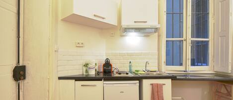 雪櫃、微波爐、焗爐、咖啡機/沖茶器