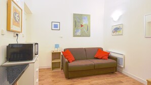 Living area - Quiet Studio In The Center Of Lyon (Lyon)