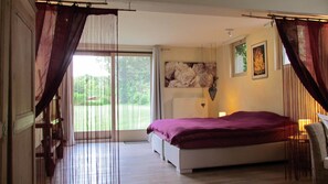 6 bedrooms, iron/ironing board, free WiFi - A spacious and quiet villa in the heart of Flanders, near Bruges and the sea! (Maldegem)