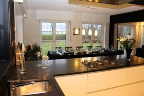 Dining - A spacious and quiet villa in the heart of Flanders, near Bruges and the sea! (Maldegem)