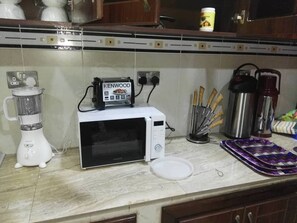 Fridge, microwave, oven, stovetop - Mtango House Sakina - Hostel (Arusha)